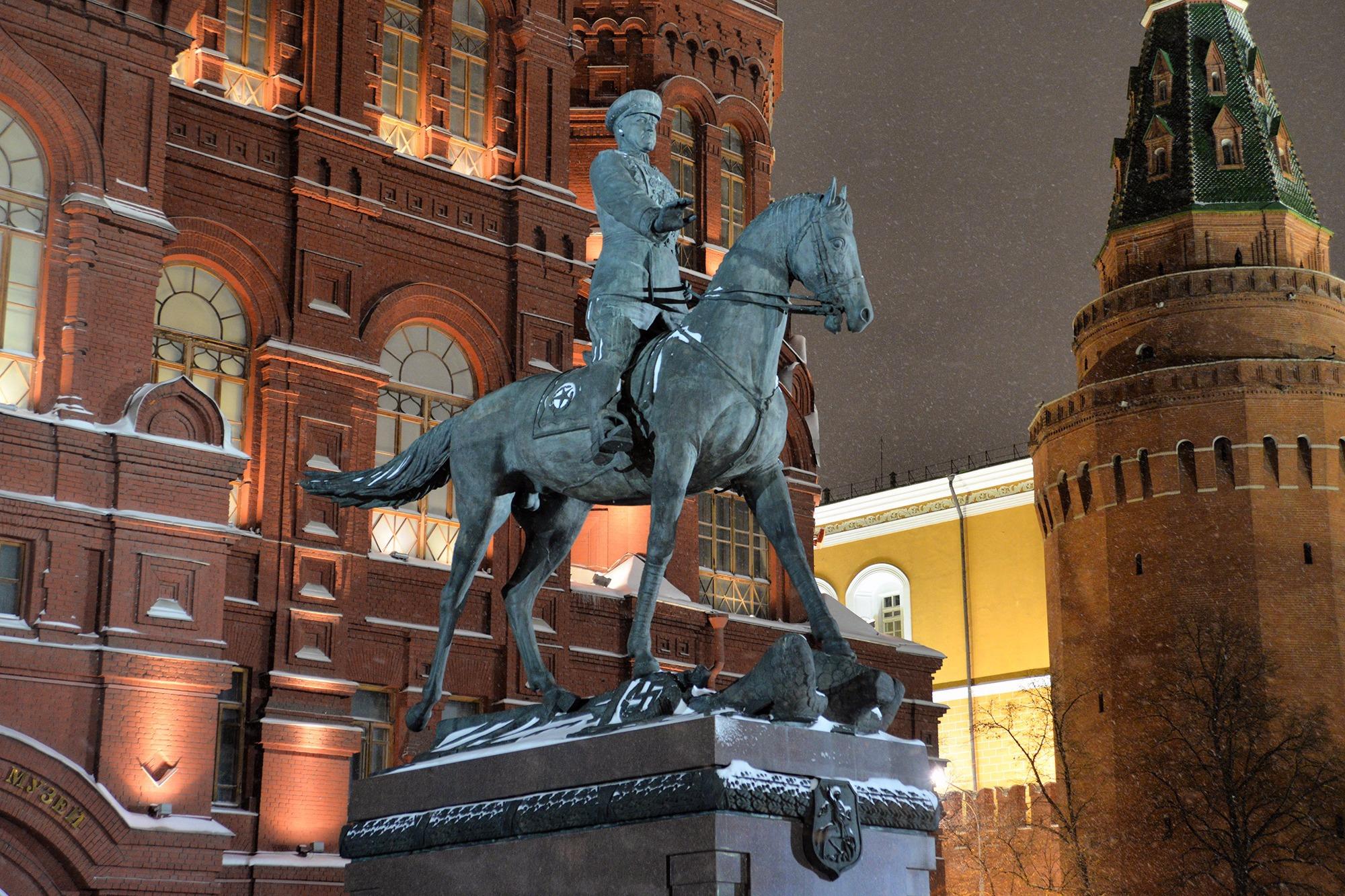 Какие памятники есть в москве